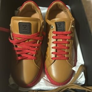 MCM MENS TERRAIN LO LYCHEE VISETOS LOW TOP SNEAKERS